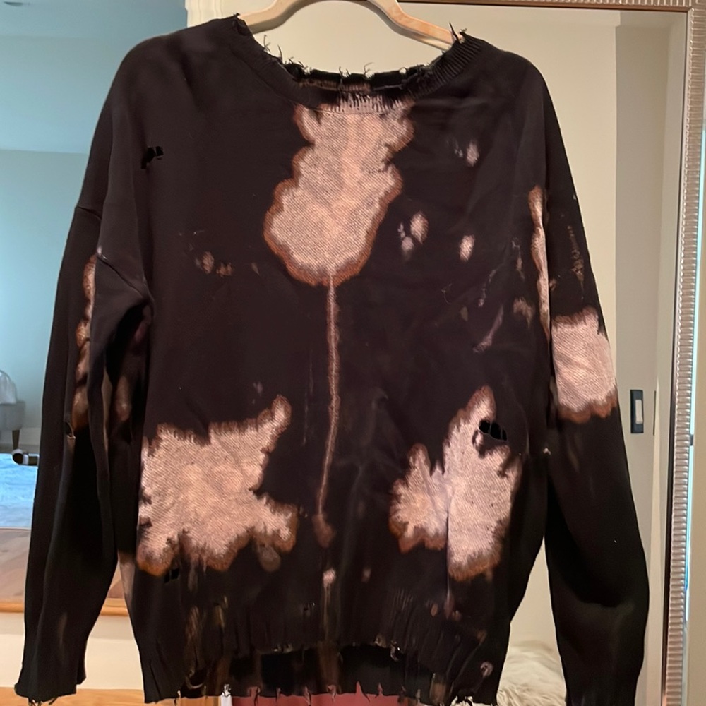 Fate distress sweater